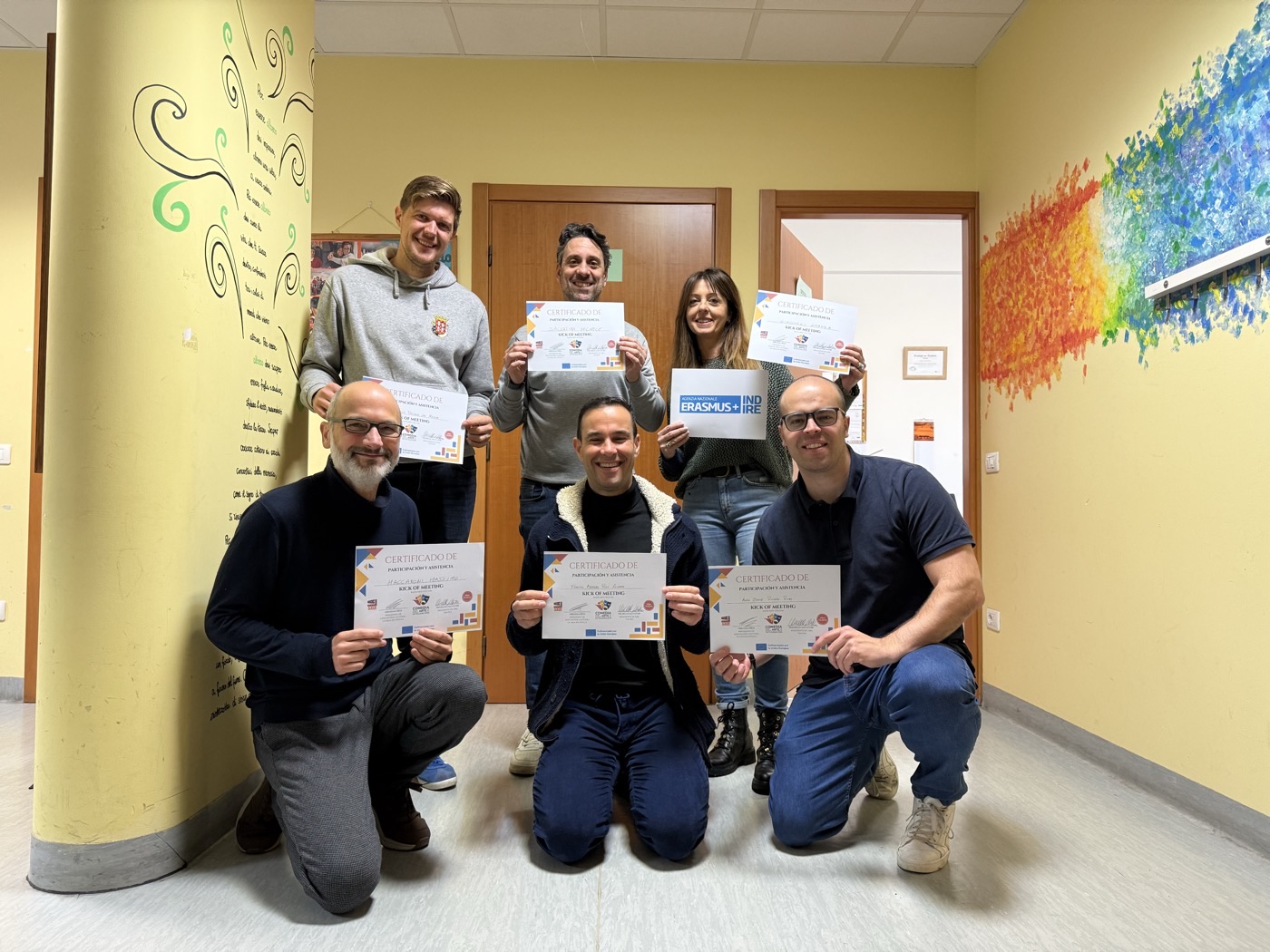 Participantes con los certificados del Kick-off Meeting