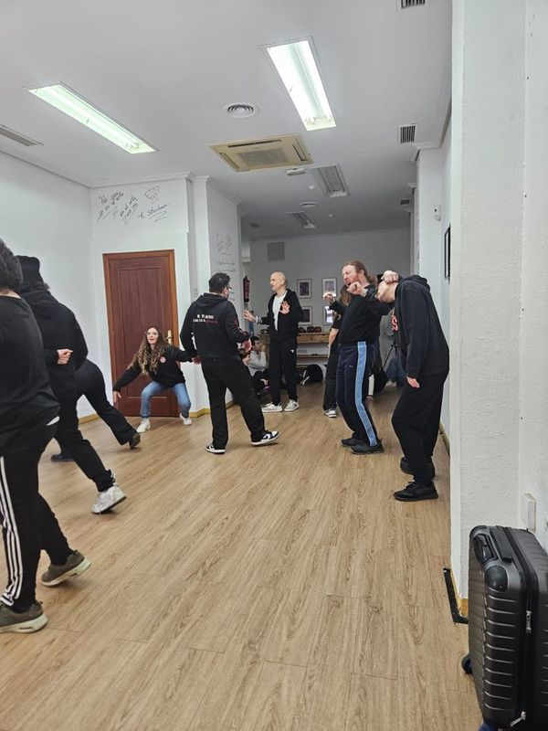 Participantes llegando a la sesión
